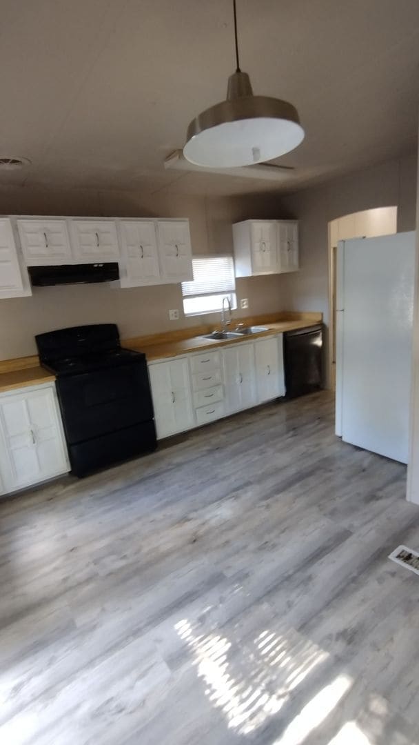 1025 Pawnee Trail in Granbury, TX - Building Photo - Building Photo