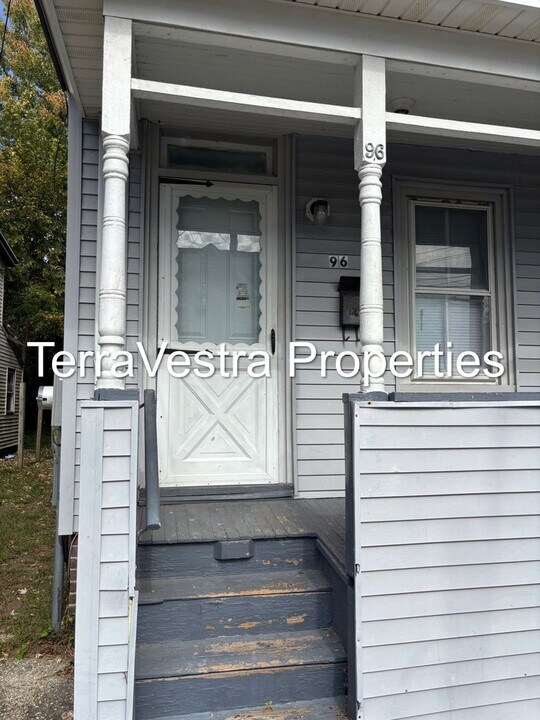 96 Thompson St in Salem, NJ - Foto de edificio