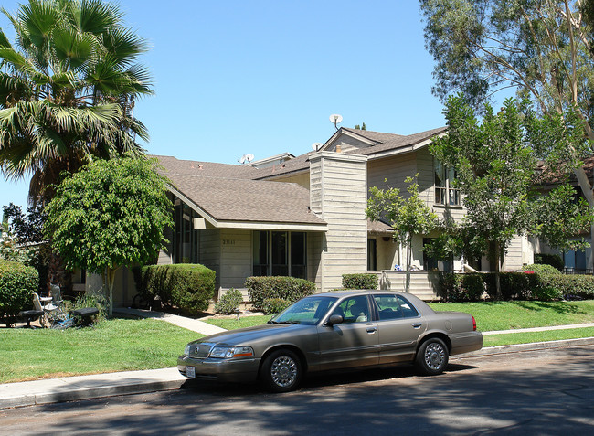 23161 Saguaro St in Lake Forest, CA - Foto de edificio - Building Photo