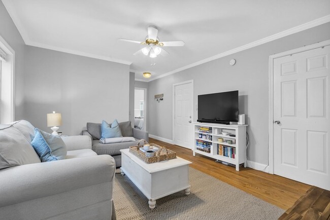 180 W 8th St, Unit 2 in Boston, MA - Building Photo - Building Photo