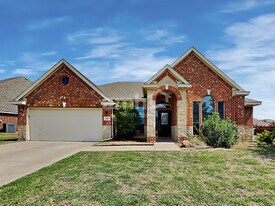 200 Boardwalk Ave in Waxahachie, TX - Building Photo