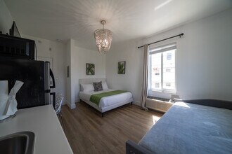 3025 Indian Creek Dr in Miami Beach, FL - Building Photo - Interior Photo