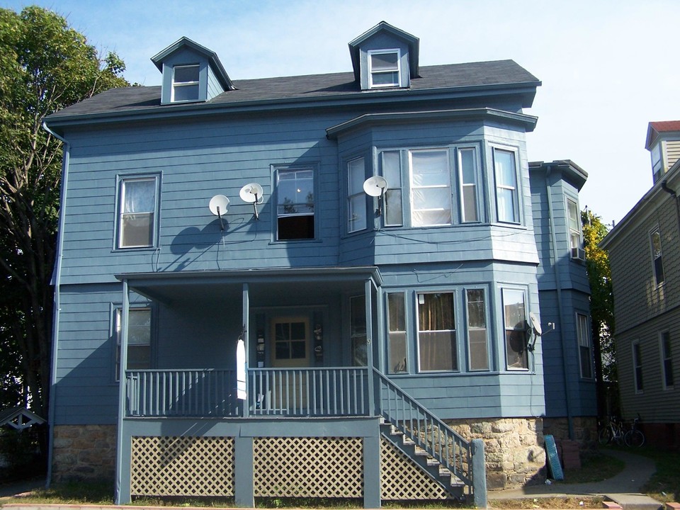 9 Gould St in Newport, RI - Building Photo