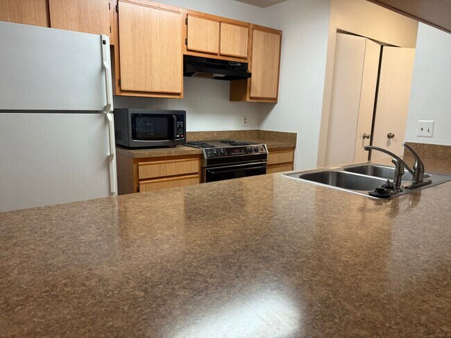 14201 Woolen Oak Ct, Unit 14201 Woolen Oak Court #2 in Aspen Hill, MD - Building Photo - Building Photo