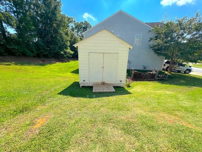 2602 Impatien Drive in Charlotte, NC - Building Photo - Building Photo