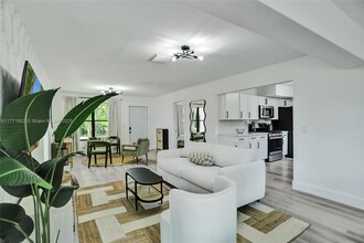 2515 NE 207th St in Miami, FL - Building Photo - Building Photo