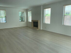 211 Mantle in Irvine, CA - Building Photo - Building Photo