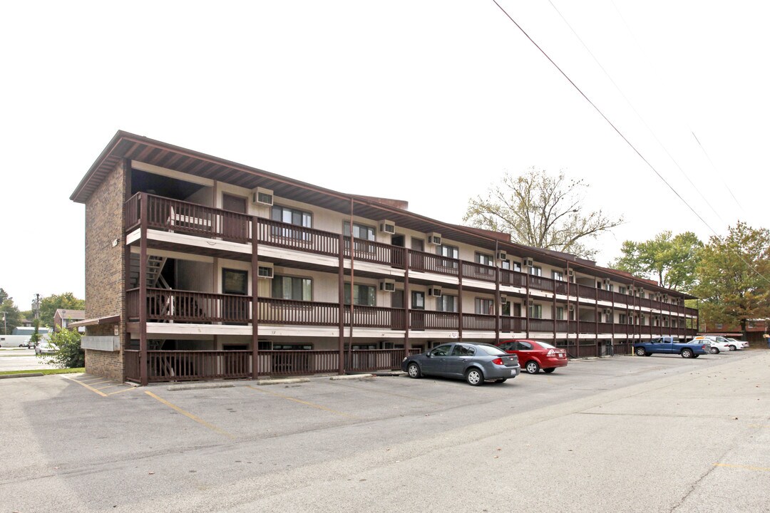 Sunnydale Apartments in Belleville, IL - Building Photo