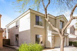 12927 W Peppertree Ln in Glendale, AZ - Foto de edificio - Building Photo