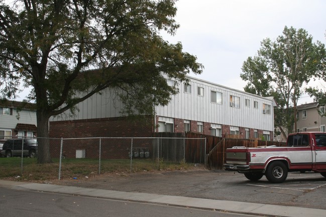 7330 Tennyson St in Westminster, CO - Foto de edificio - Building Photo