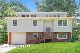 2535 Kelly Lake Dr in Decatur, GA - Building Photo