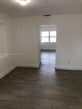 274 E 9th St in Hialeah, FL - Building Photo - Building Photo