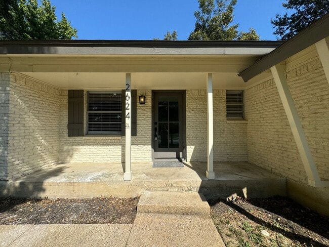 2624 Woodlawn Dr in Ennis, TX - Building Photo - Building Photo