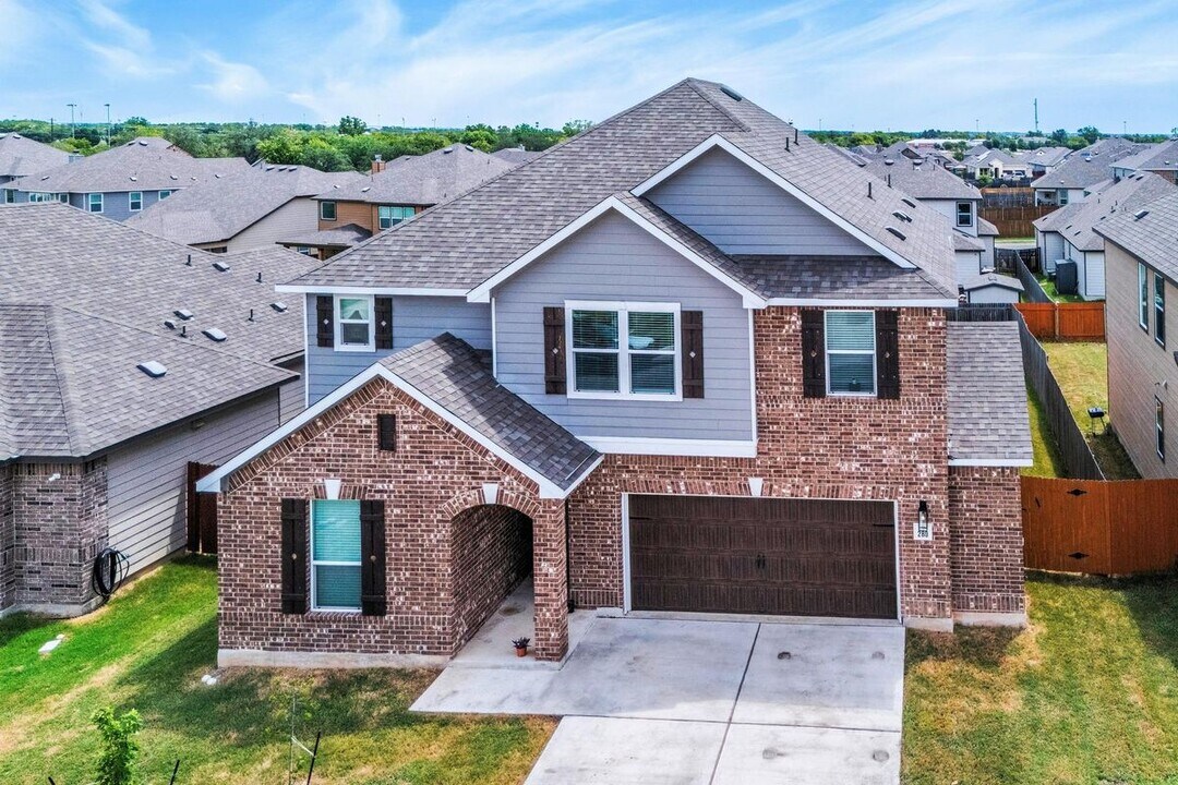 280 Texas Jack Dr in Kyle, TX - Building Photo