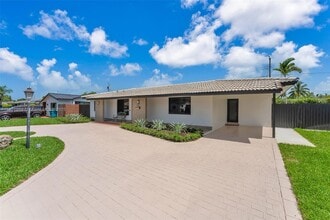 9140 SW 45th Ter in Miami, FL - Building Photo - Building Photo
