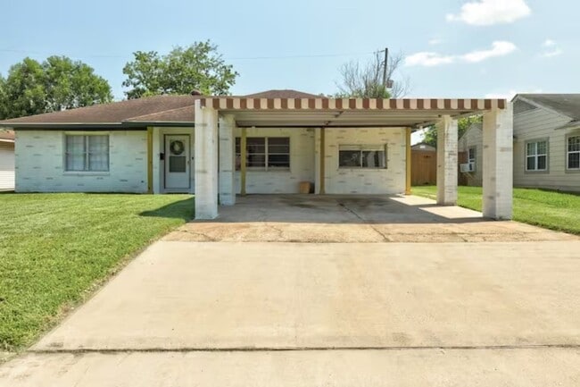 property at 3606 Yosemite St