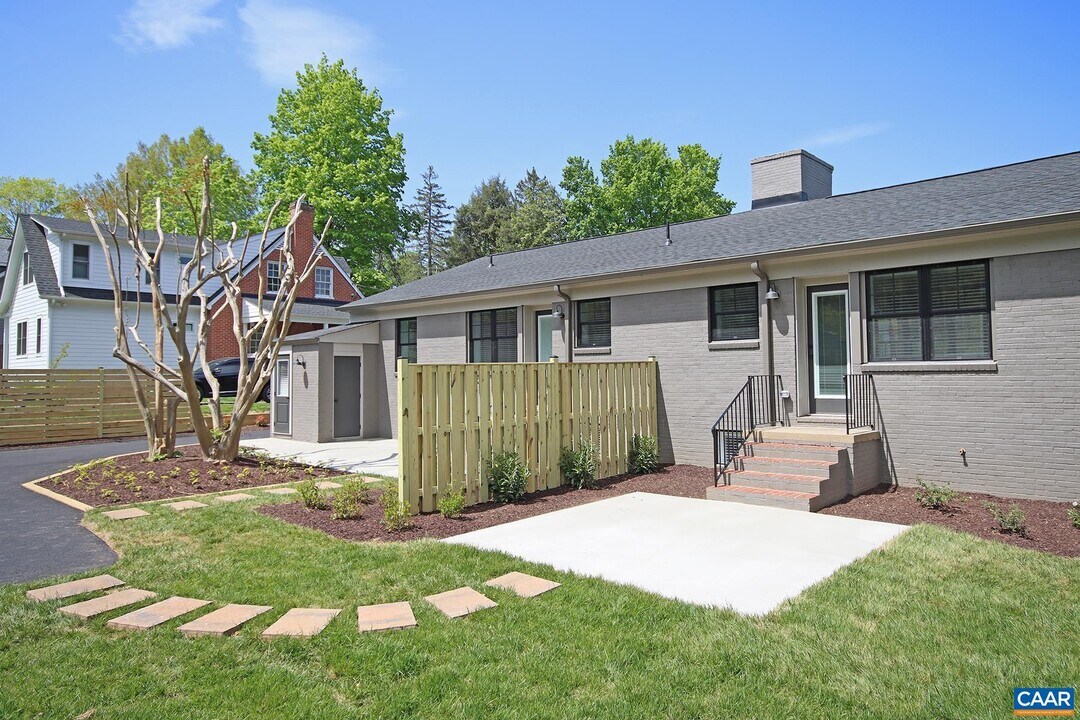 1918 Lewis Mountain Rd in Charlottesville, VA - Building Photo