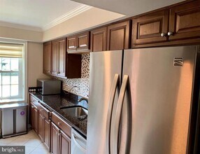 6584 Yadkin Ct in Alexandria, VA - Building Photo - Building Photo