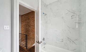2138 E Birch St in Philadelphia, PA - Foto de edificio - Building Photo