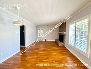 3226 E Vista St in Long Beach, CA - Building Photo - Building Photo