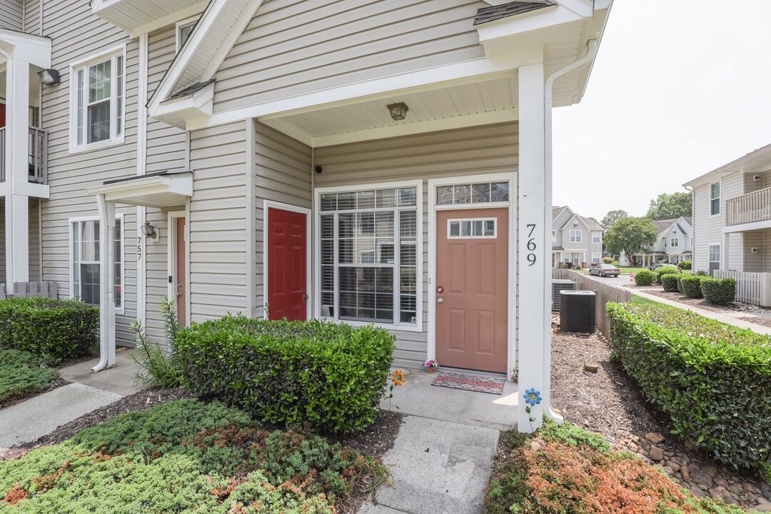 769 Drift Tide Dr in Virginia Beach, VA - Foto de edificio