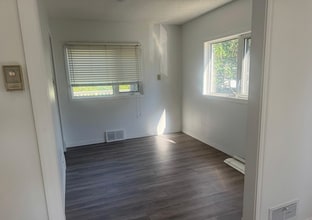 12117 42 St NW in Edmonton, AB - Building Photo - Building Photo