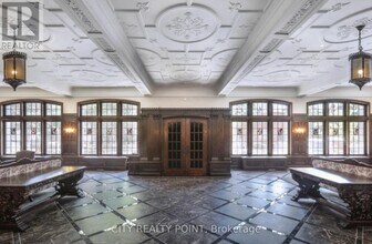 2 Clarendon Ave in Toronto, ON - Building Photo - Building Photo