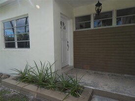 7800 SW 69th Ave in Miami, FL - Building Photo