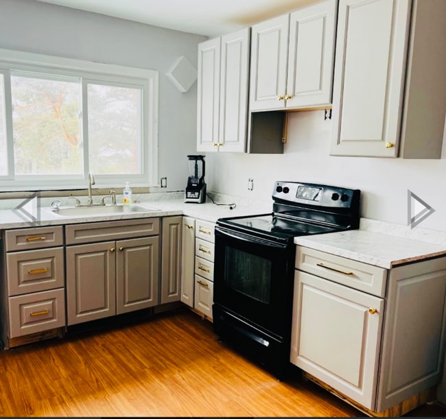 property at 4 Peyster St