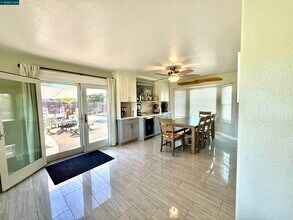319 Flagstone Ct in Vacaville, CA - Building Photo - Building Photo