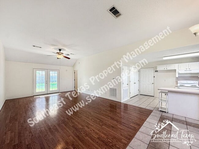 6030 Travis in Lumberton, TX - Building Photo - Building Photo