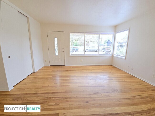 9144 N Pier Park Pl in Portland, OR - Building Photo - Building Photo