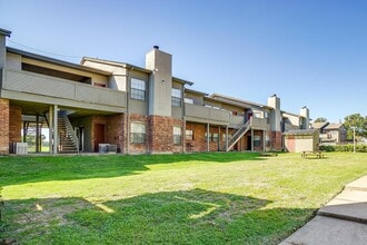 Portofino Apartments in Lancaster, TX - Foto de edificio - Building Photo