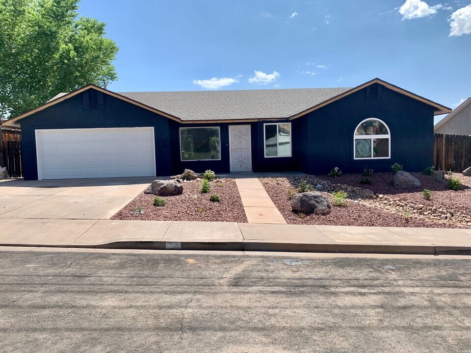 266 N 2000 E in Saint George, UT - Building Photo