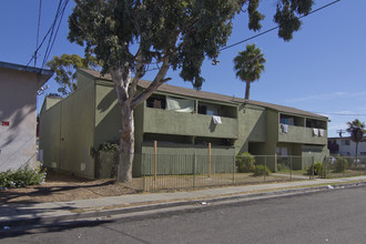 302 S Weitzel St in Oceanside, CA - Building Photo - Building Photo