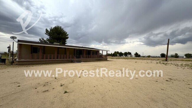 4232 Coyote Rd in Phelan, CA - Building Photo - Building Photo