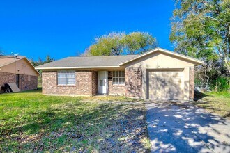 7502 Plover Cir in Texas City, TX - Building Photo - Building Photo