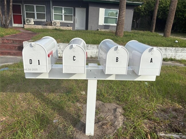 1017 Chipola Rd in Fort Pierce, FL - Building Photo - Building Photo
