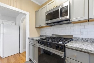 1690 N Main St in Fall River, MA - Building Photo - Building Photo