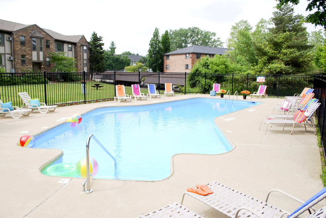 Woodbrook Village Apartments in East Lansing, MI - Foto de edificio