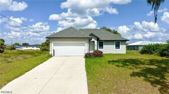 3013 Adcock Dr in La Belle, FL - Building Photo