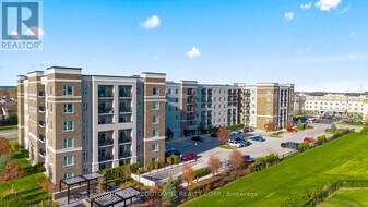 610 Farmstead Dr in Milton, ON - Building Photo