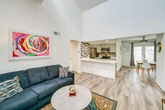 85 Phoenix Dr in Dallas, TX - Building Photo - Building Photo