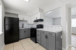 The Vistas Apartment Homes in Indianapolis, IN - Building Photo