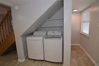 8912 Circle Dr in Austin, TX - Building Photo - Building Photo