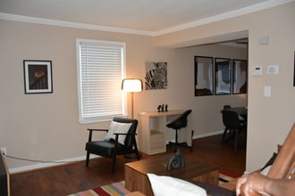 2633 Colebrooke Dr in Hillcrest Heights, MD - Foto de edificio - Building Photo