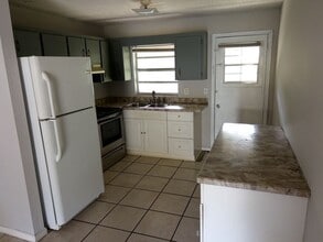 2803 Griffin Rd in Leesburg, FL - Building Photo - Building Photo