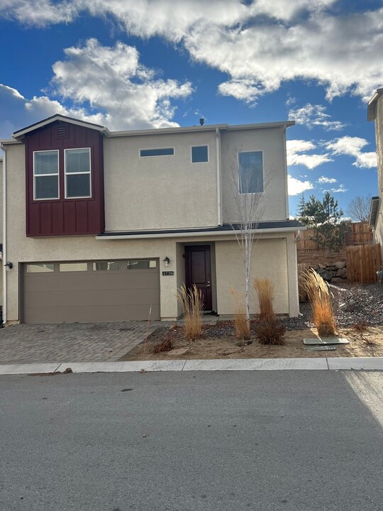 4736 Black Falcon Way in Sun Valley, NV - Building Photo