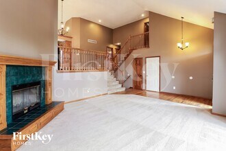 1824 SW Pinecreek Ct in Blue Springs, MO - Foto de edificio - Building Photo