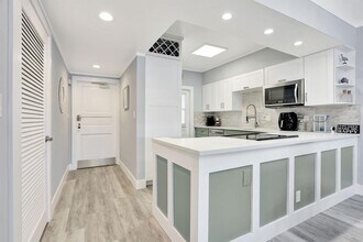 2772 NE 30th Ave, Unit 6B in Lighthouse Point, FL - Building Photo - Building Photo